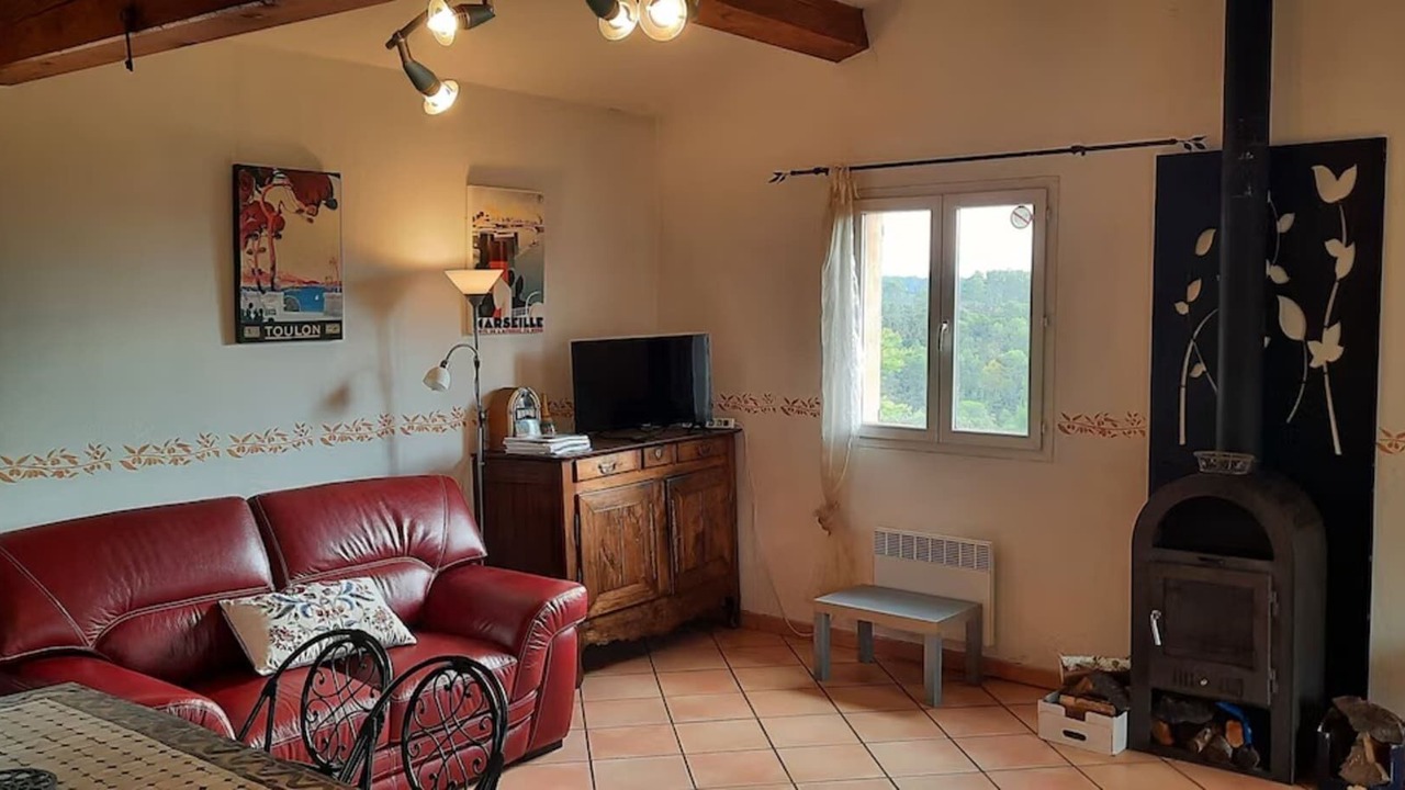 Photo of Livingroom in Entrecasteaux