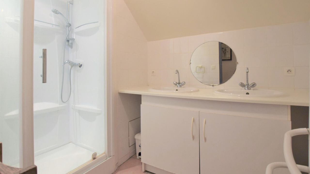 Photo of Bathroom in Janville