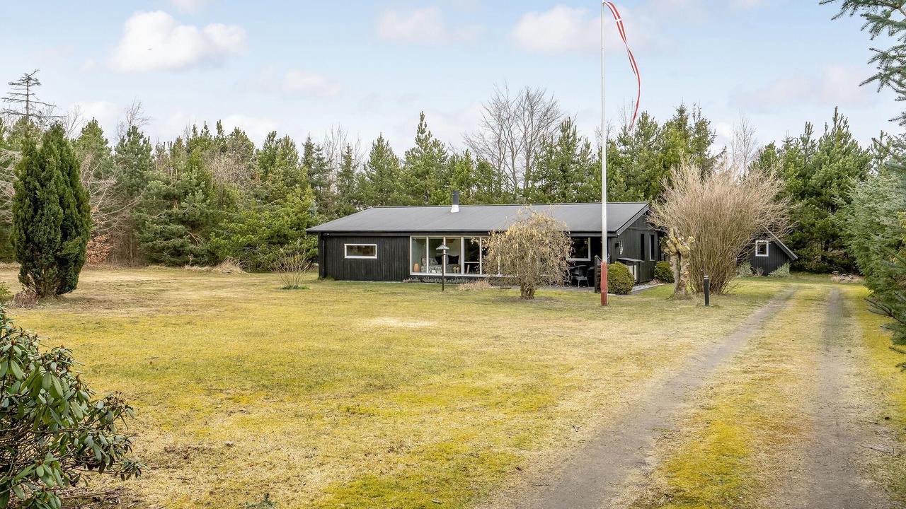 Photo of Others in Hou