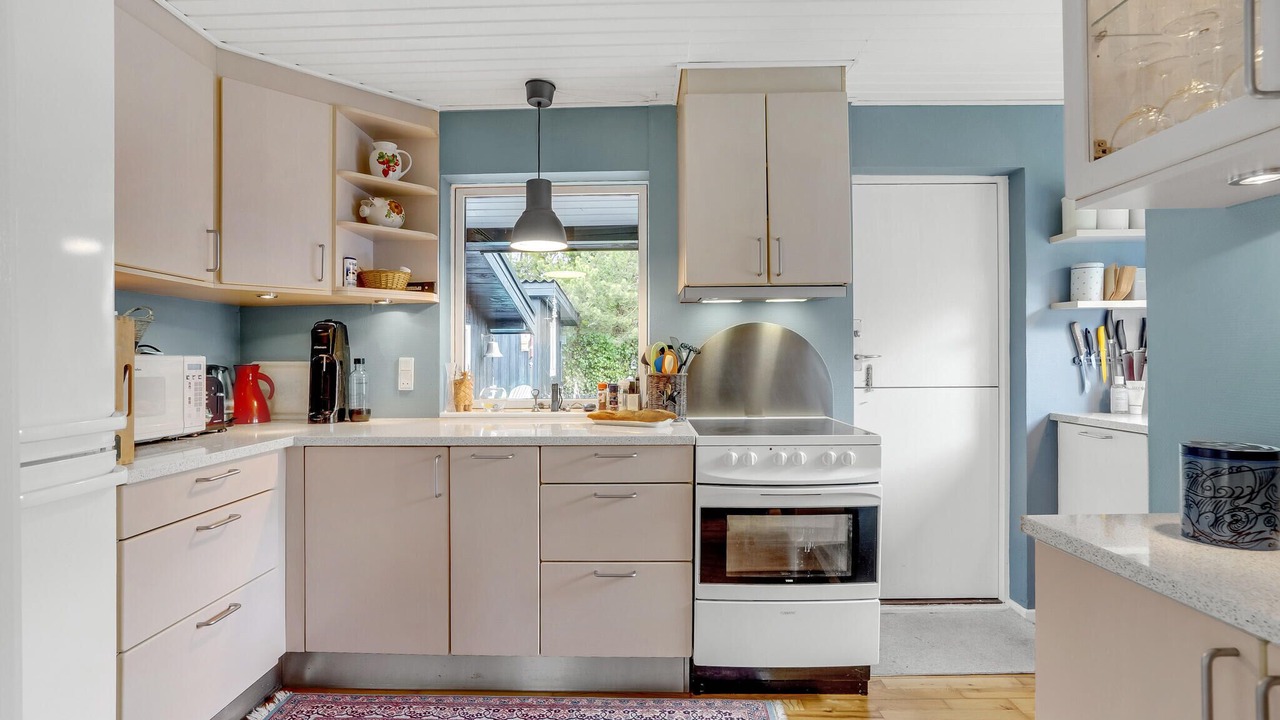 Photo of Others in Hou