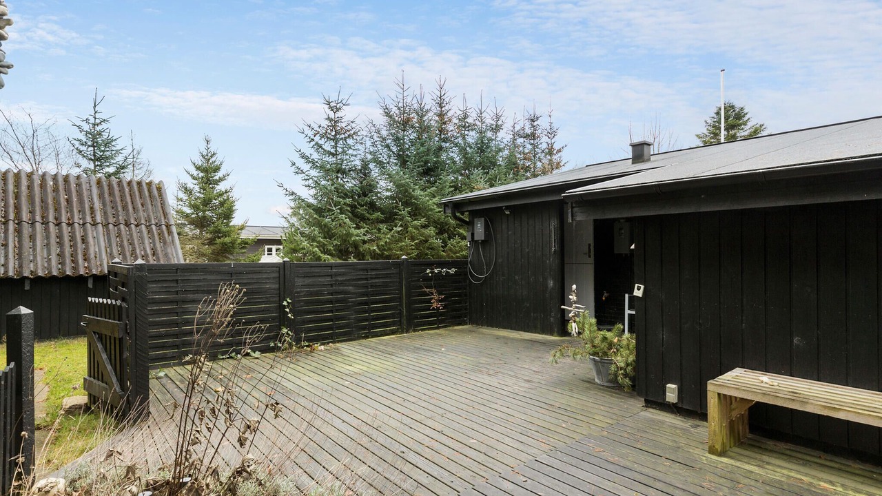 Photo of Others in Hou