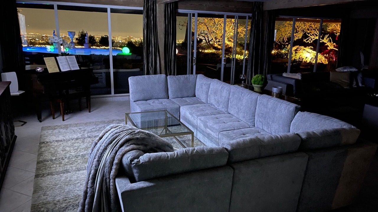 Photo of Livingroom in Beverly Hills