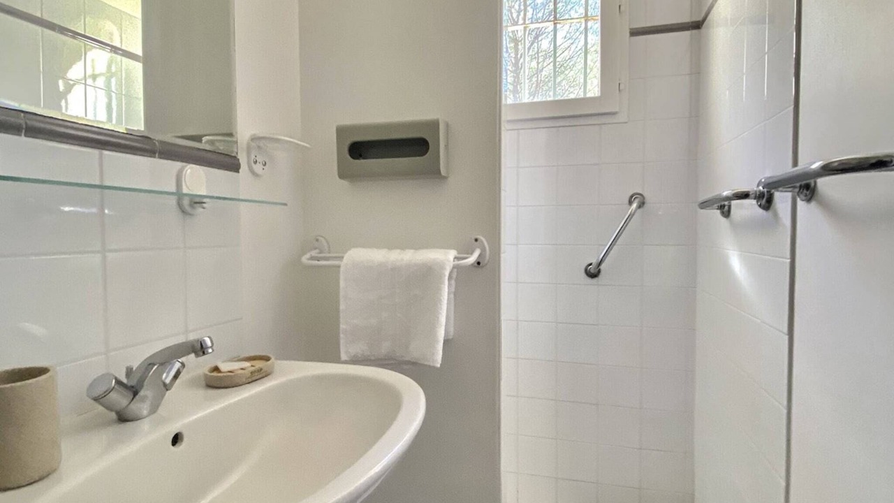 Photo of Bathroom in La Seyne-sur-Mer