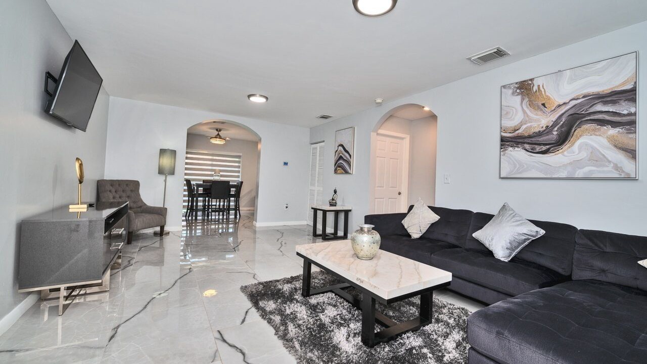 Photo of Livingroom in Miami Gardens