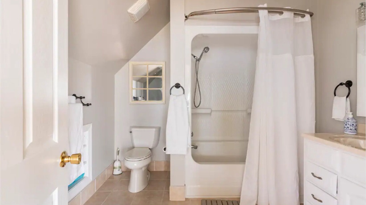 Photo of Bathroom in Guntersville