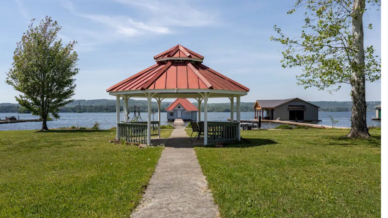 Photo of Patio Balcony in Guntersville