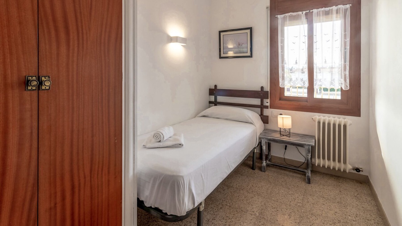 Photo of Bedroom in Llanca
