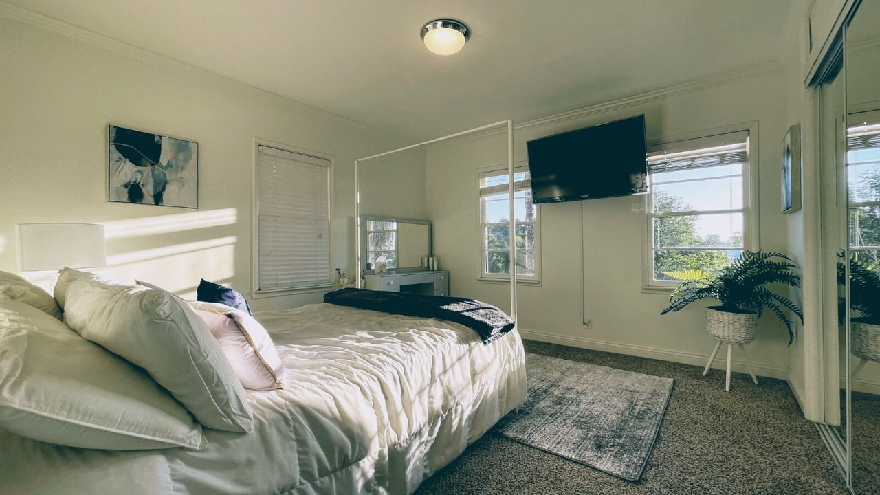 Photo of Bedroom in Woodland Hills