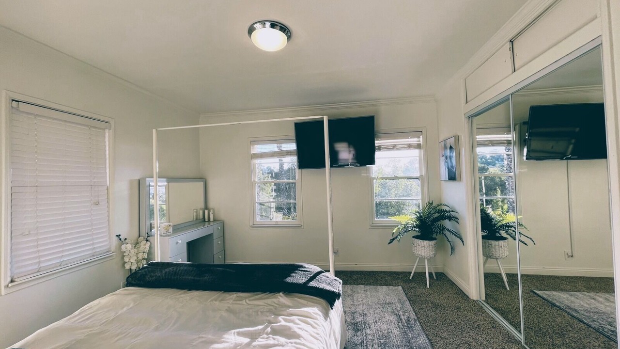 Photo of Bedroom in Woodland Hills