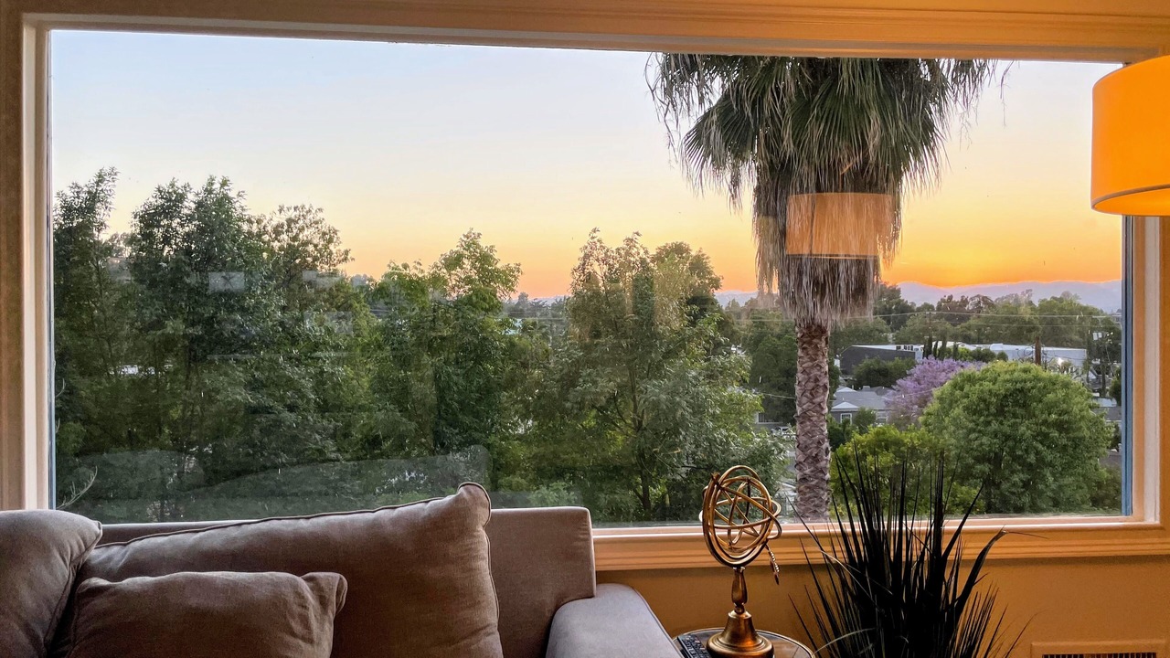 Photo of Livingroom in Woodland Hills