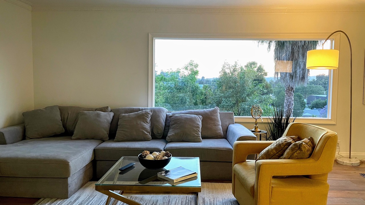 Photo of Livingroom in Woodland Hills