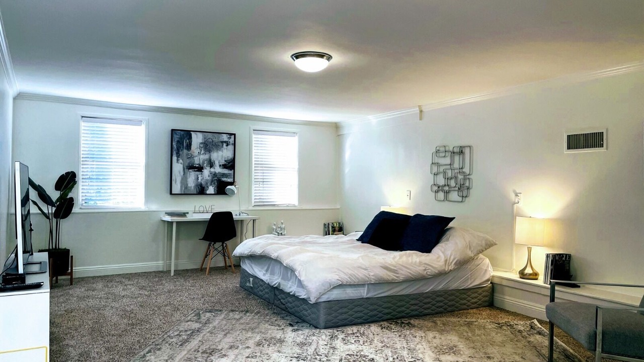 Photo of Bedroom in Woodland Hills