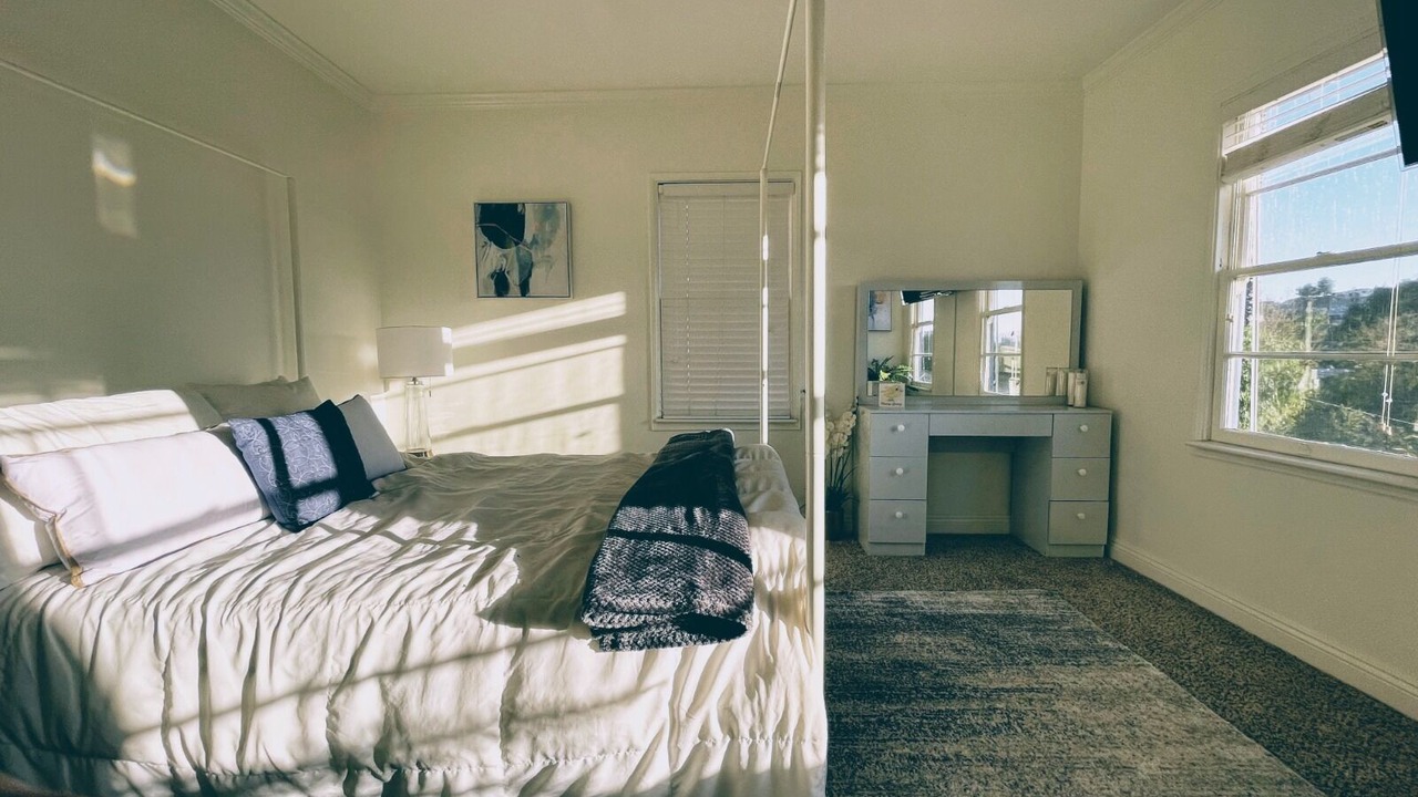 Photo of Bedroom in Woodland Hills