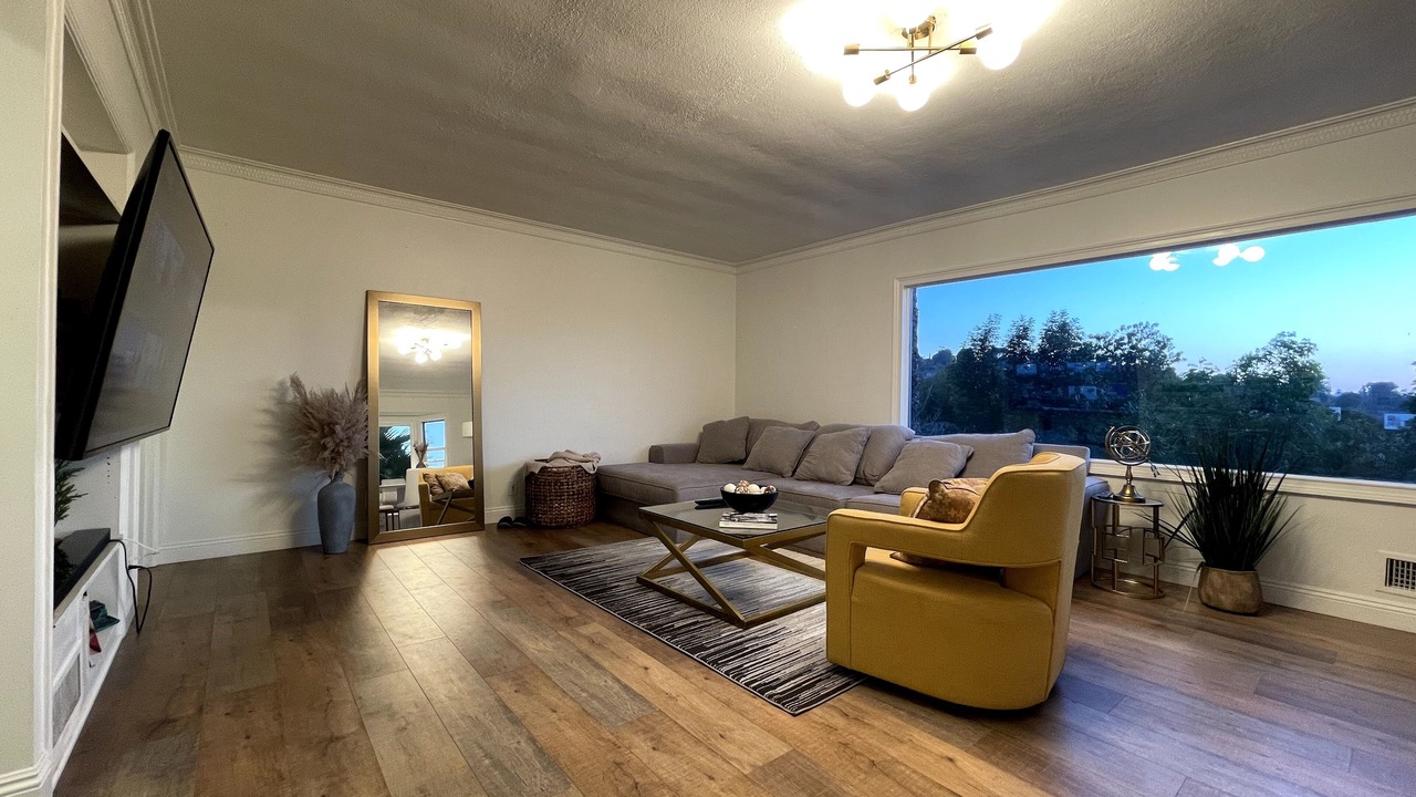 Photo of Livingroom in Woodland Hills
