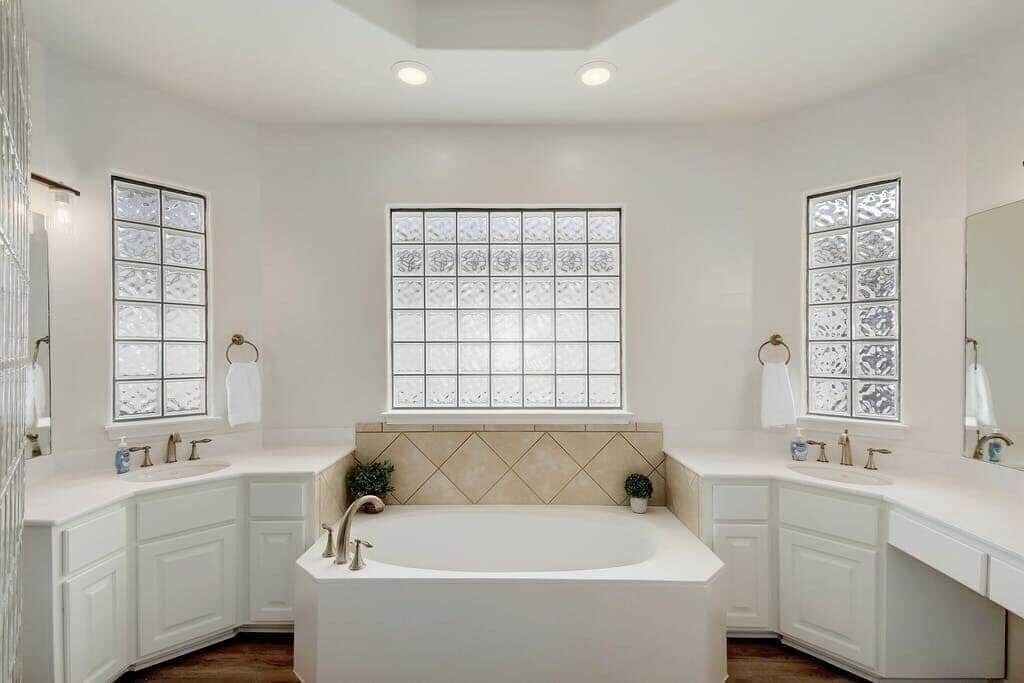 Photo of Bathroom in Briarcliff