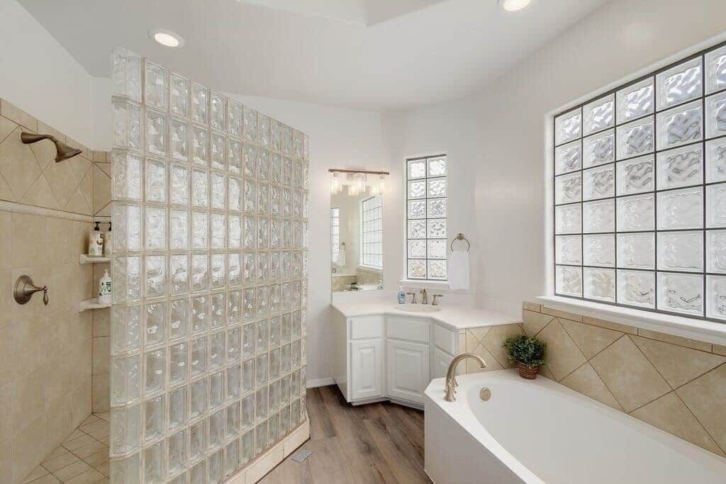 Photo of Bathroom in Briarcliff