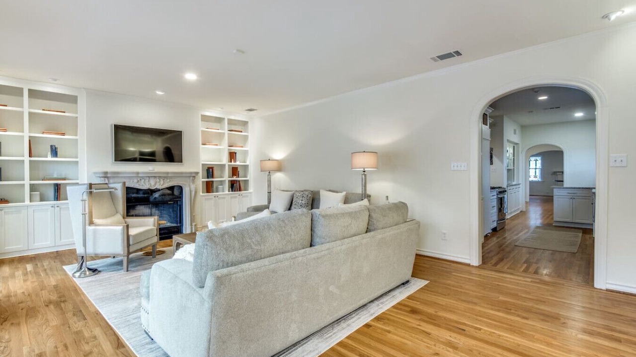 Photo of Livingroom in Greenland Hills