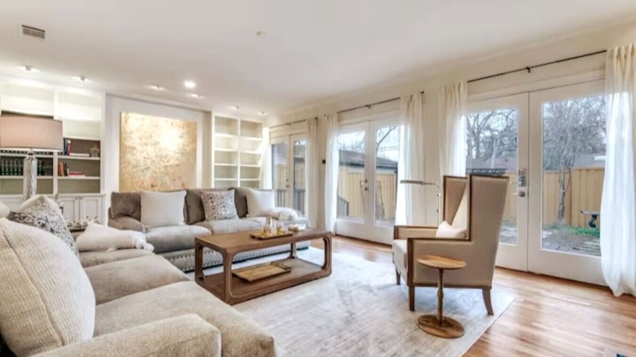 Photo of Livingroom in Greenland Hills