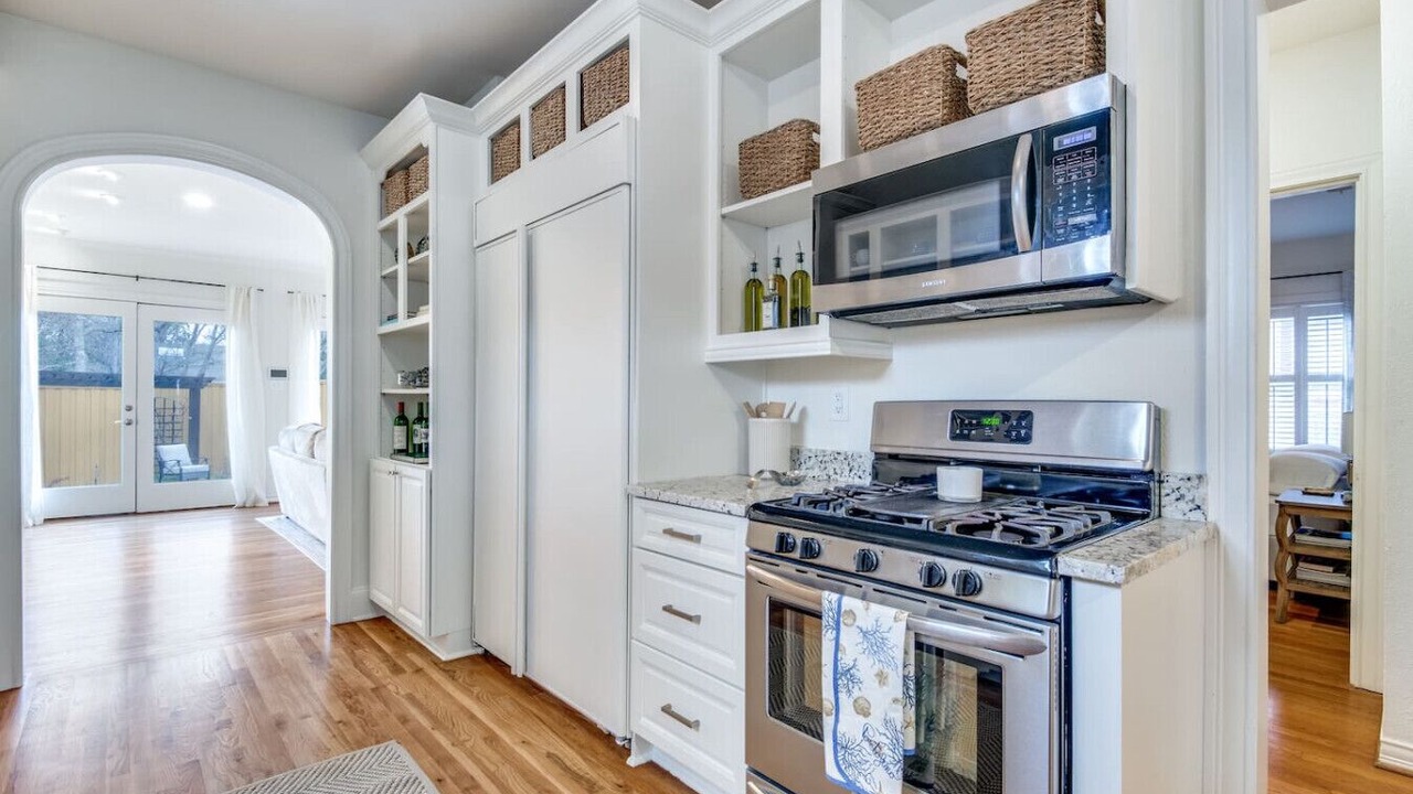 Photo of Kitchen in Greenland Hills