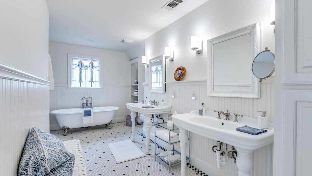 Photo of Bathroom in Greenland Hills