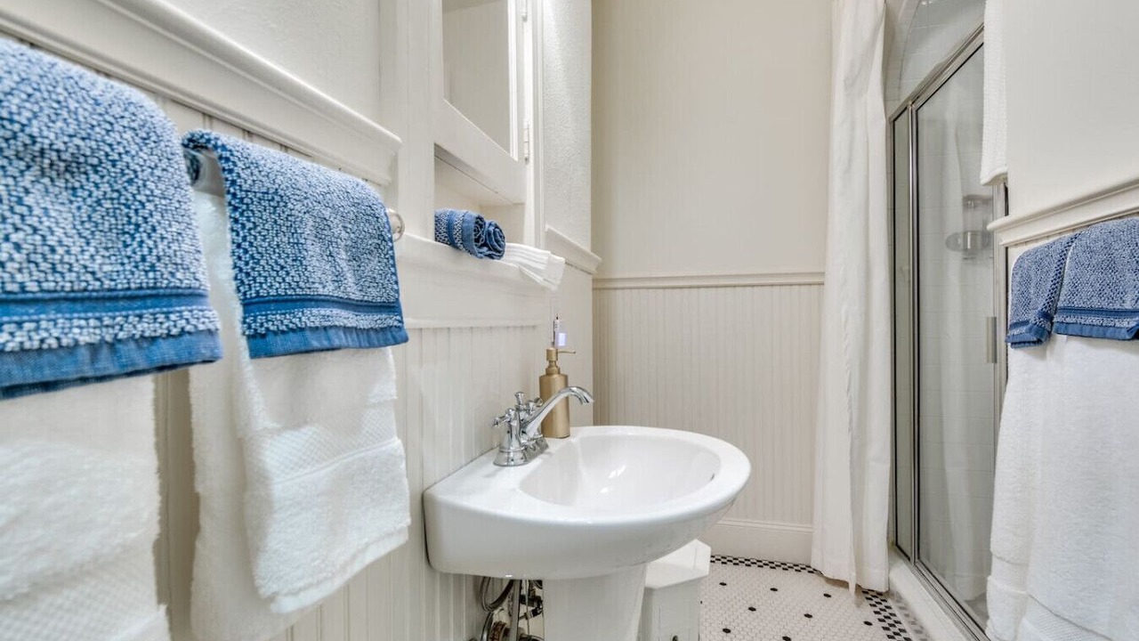 Photo of Bathroom in Greenland Hills