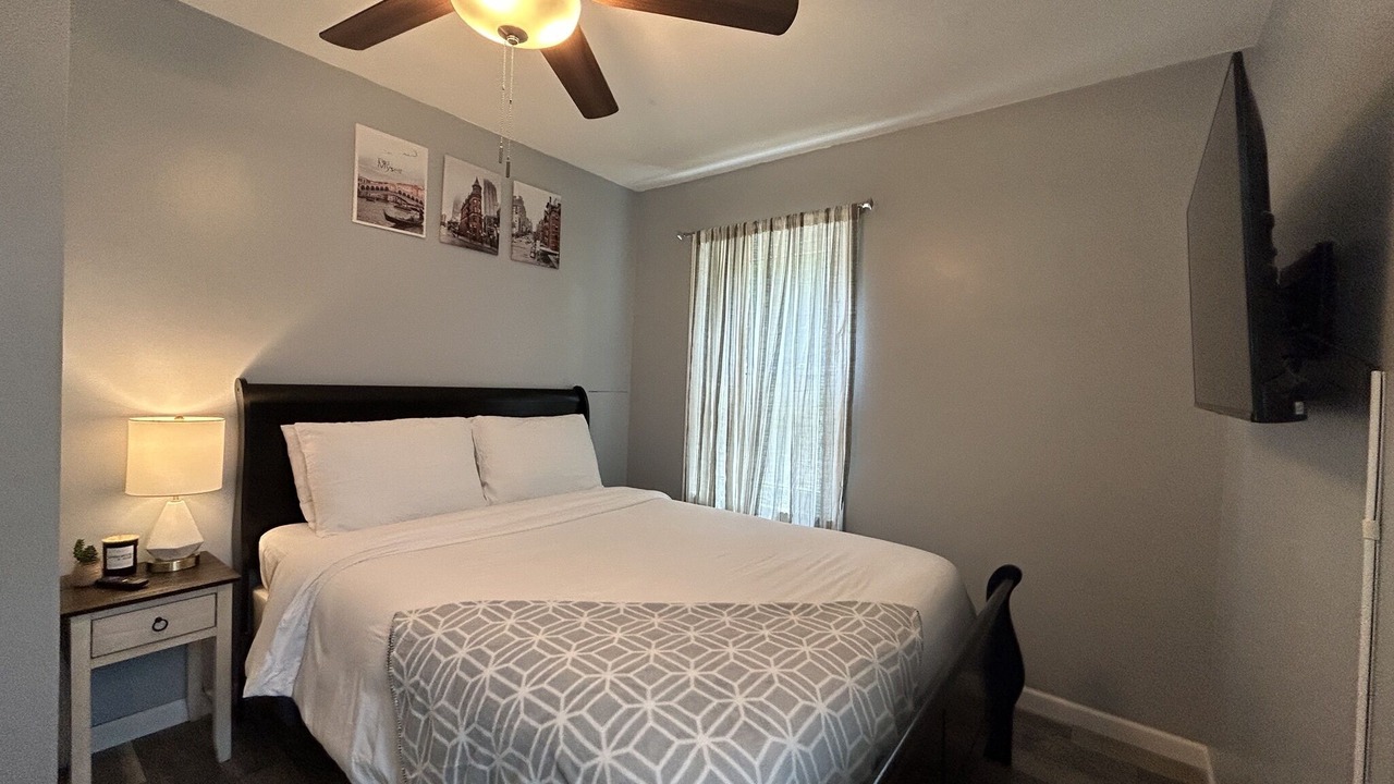 Photo of Bedroom in Overland
