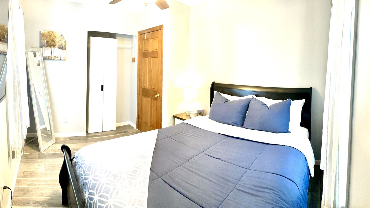 Photo of Bedroom in Overland