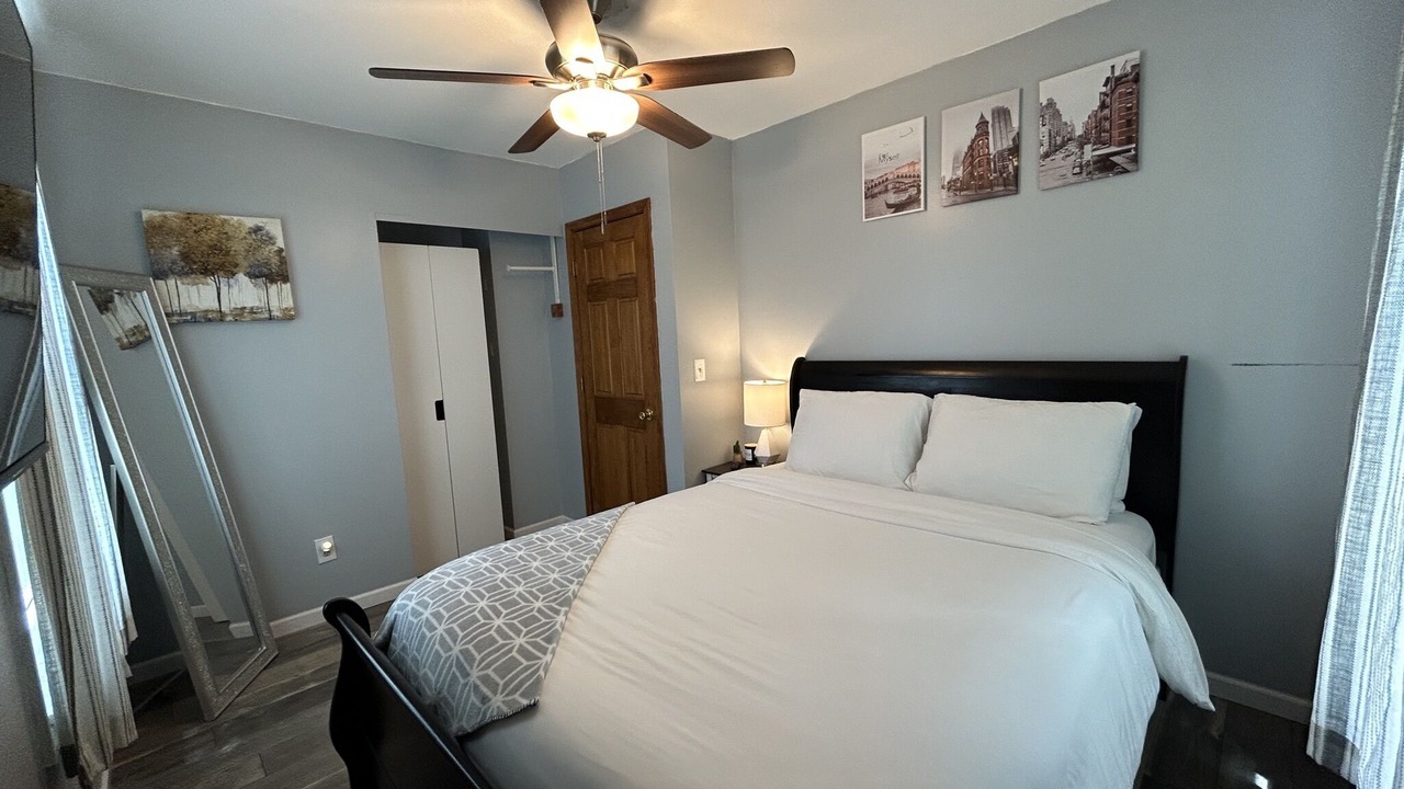 Photo of Bedroom in Overland