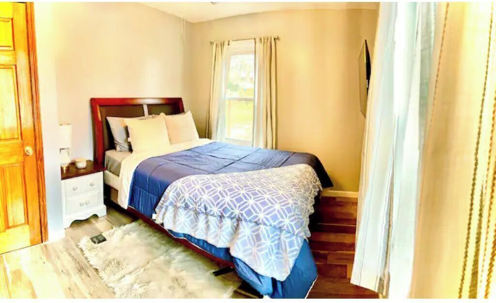 Photo of Bedroom in Overland