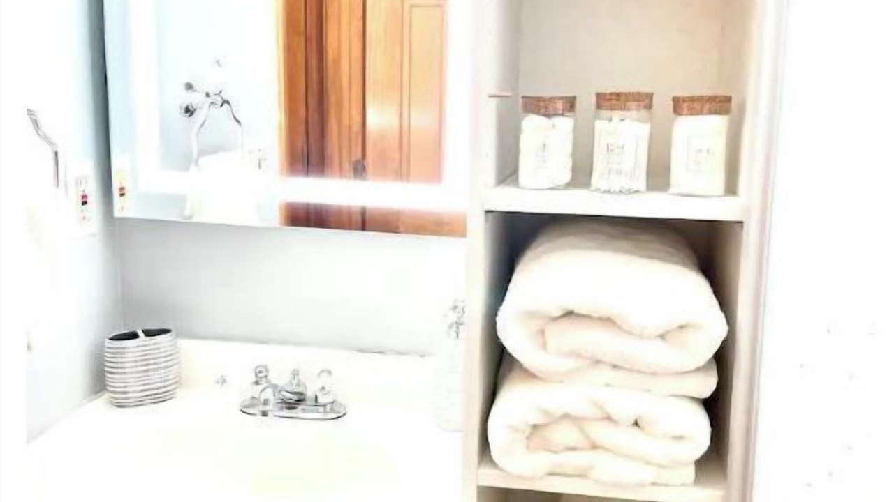 Photo of Bathroom in Overland