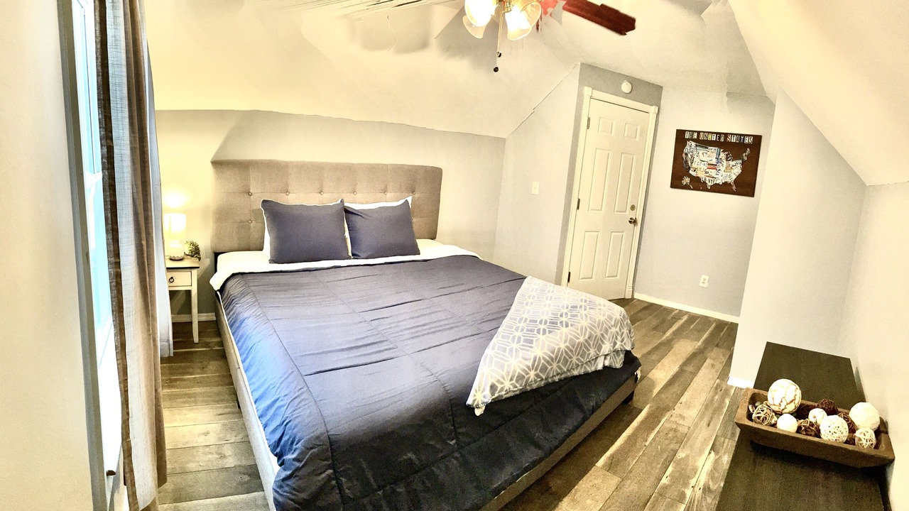 Photo of Bedroom in Overland