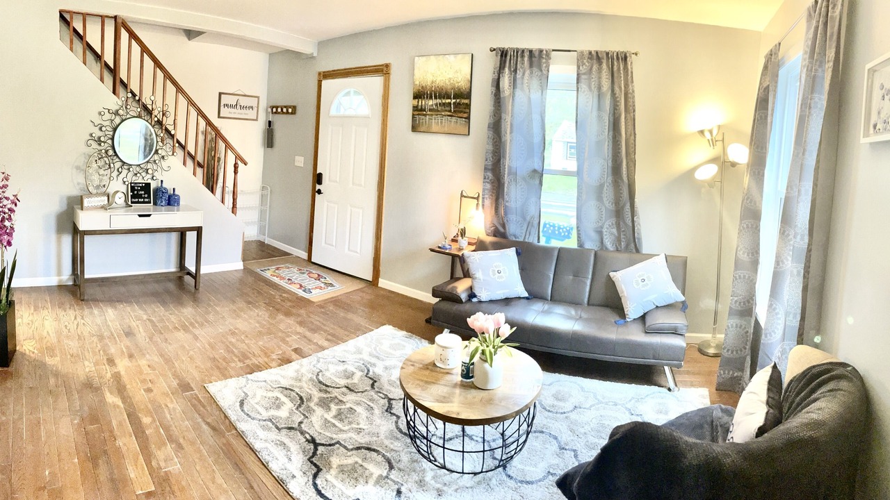 Photo of Livingroom in Overland