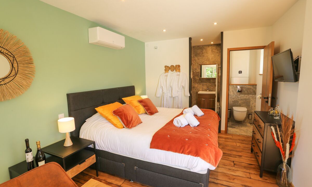 Photo of Bedroom in Saint-Fargeau