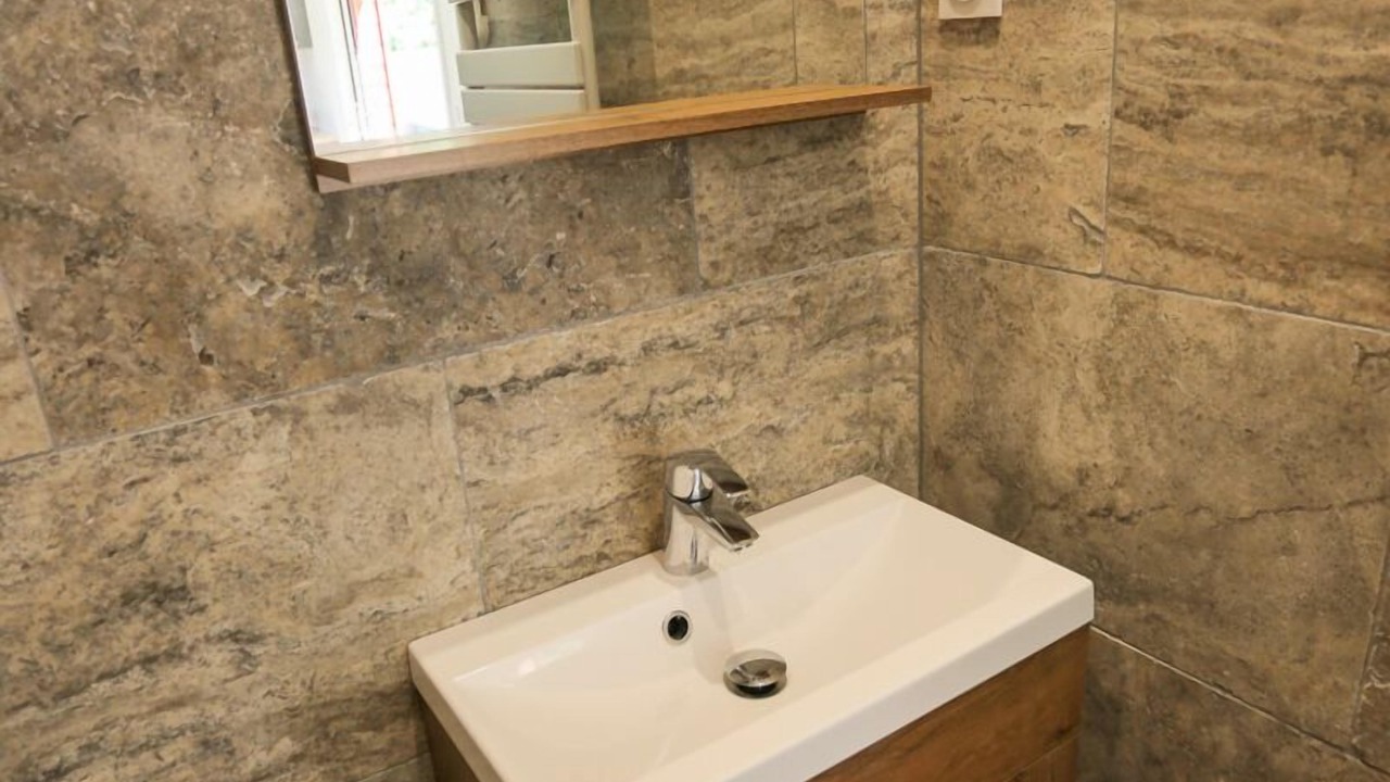 Photo of Bathroom in Saint-Fargeau