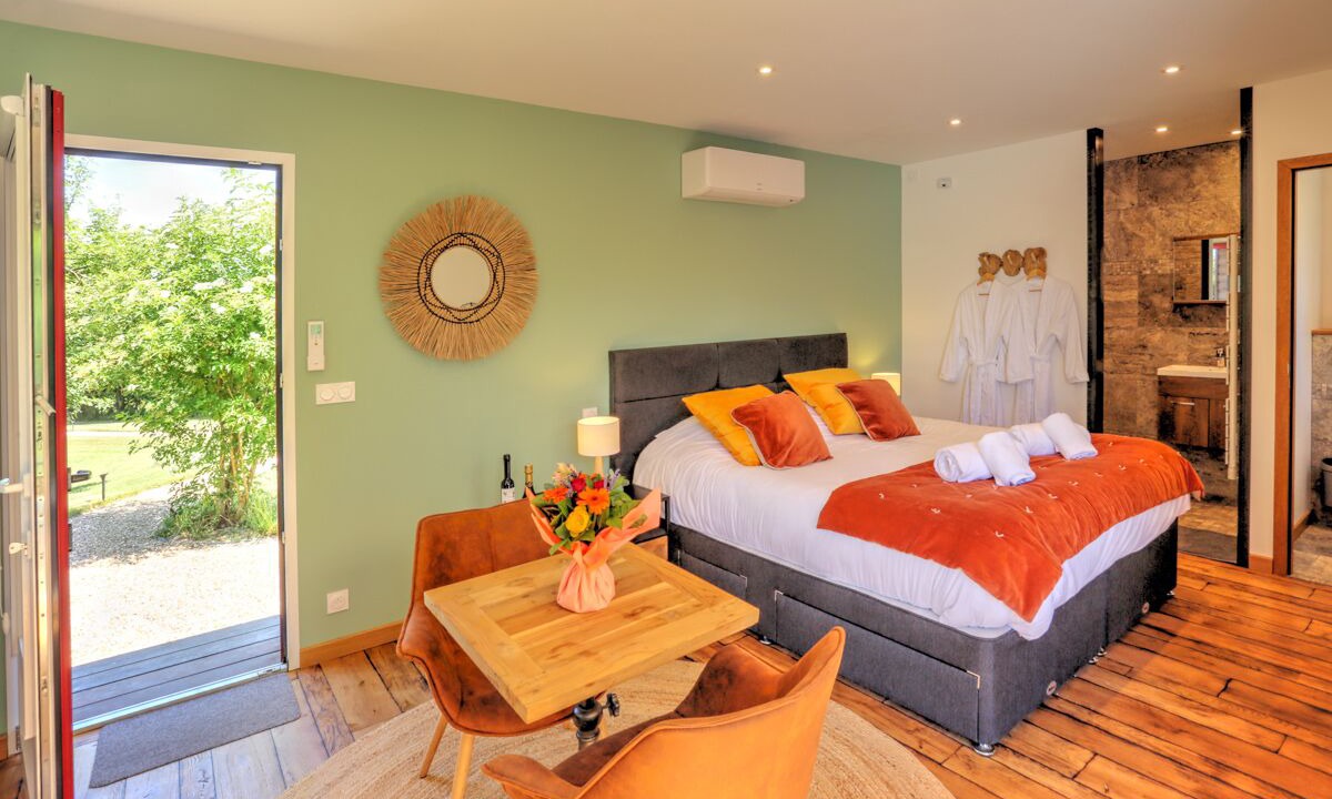 Photo of Bedroom in Saint-Fargeau