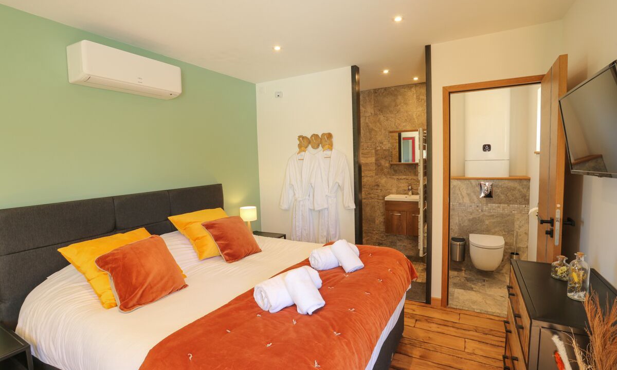 Photo of Bedroom in Saint-Fargeau