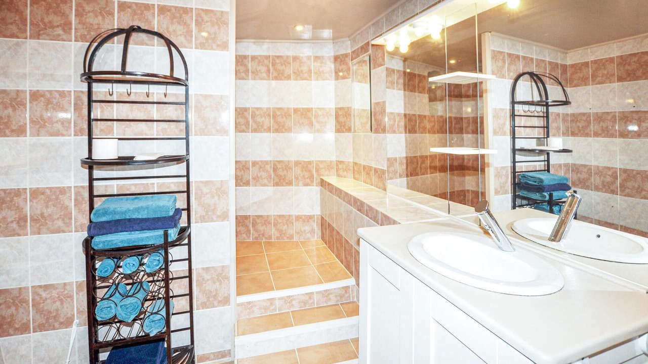 Photo of Bathroom in Villeneuve-les-Montreal
