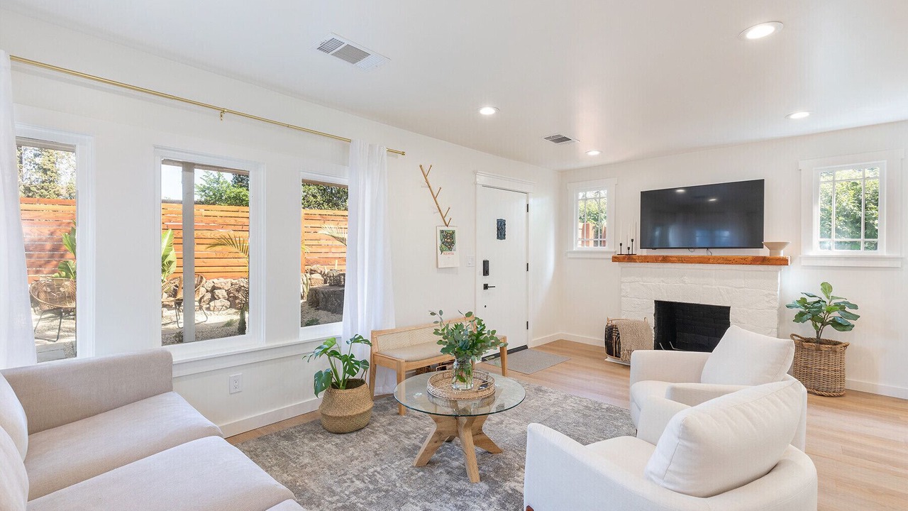 Photo of Livingroom in Boyes Hot Springs