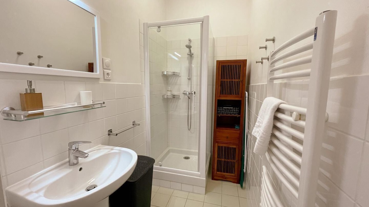 Photo of Bathroom in Saint-Ouen-les-Vignes