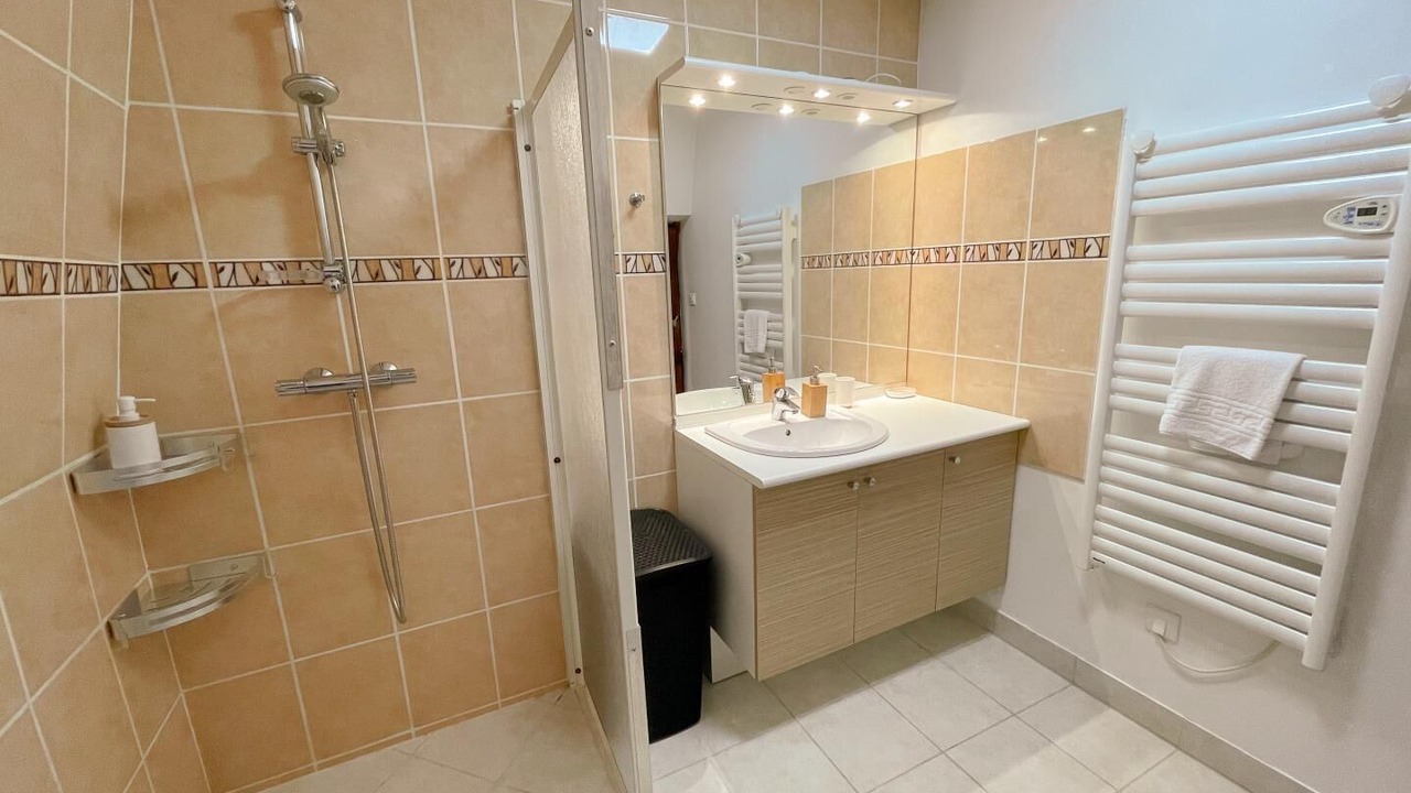 Photo of Bathroom in Saint-Ouen-les-Vignes