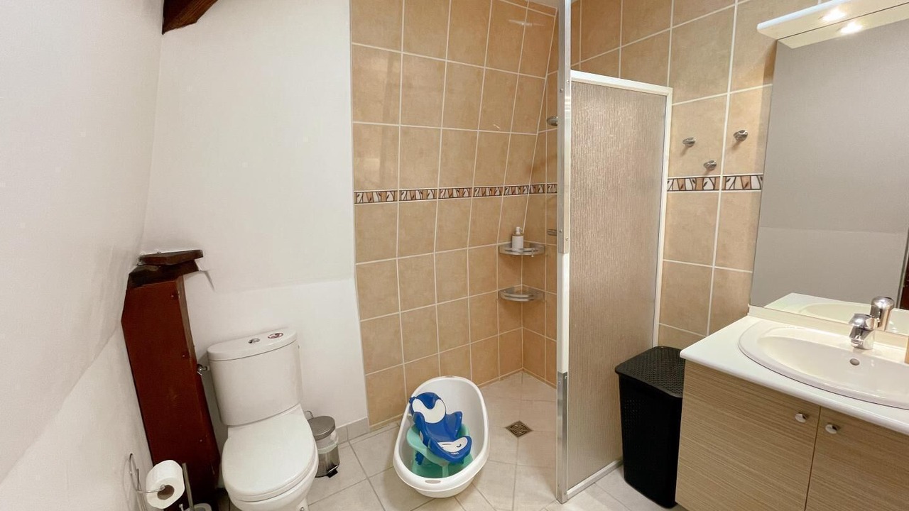 Photo of Bathroom in Saint-Ouen-les-Vignes