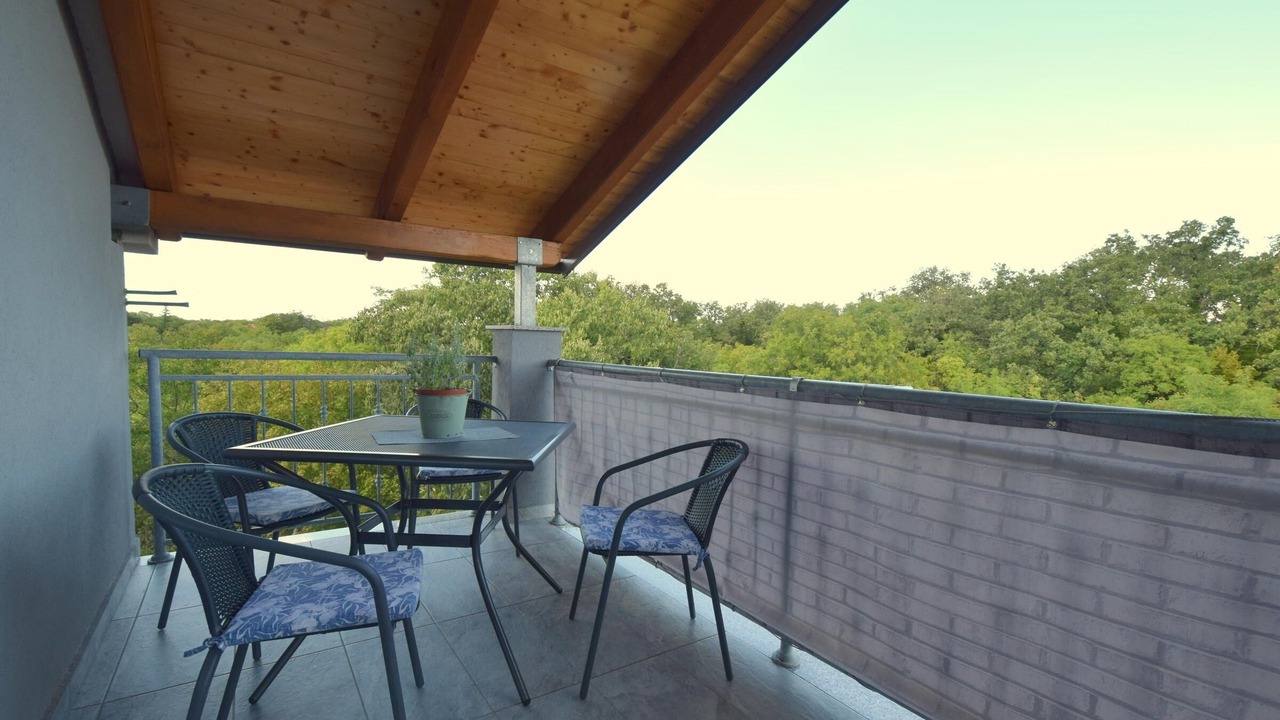 Photo of Patio Balcony in Gabonjin
