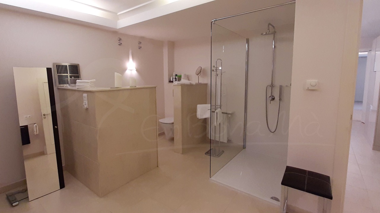 Photo of Bathroom in Palau-Saverdera