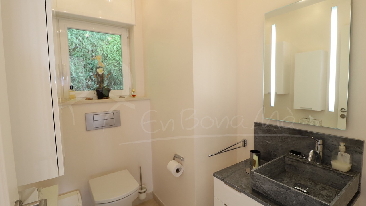 Photo of Bathroom in Palau-Saverdera