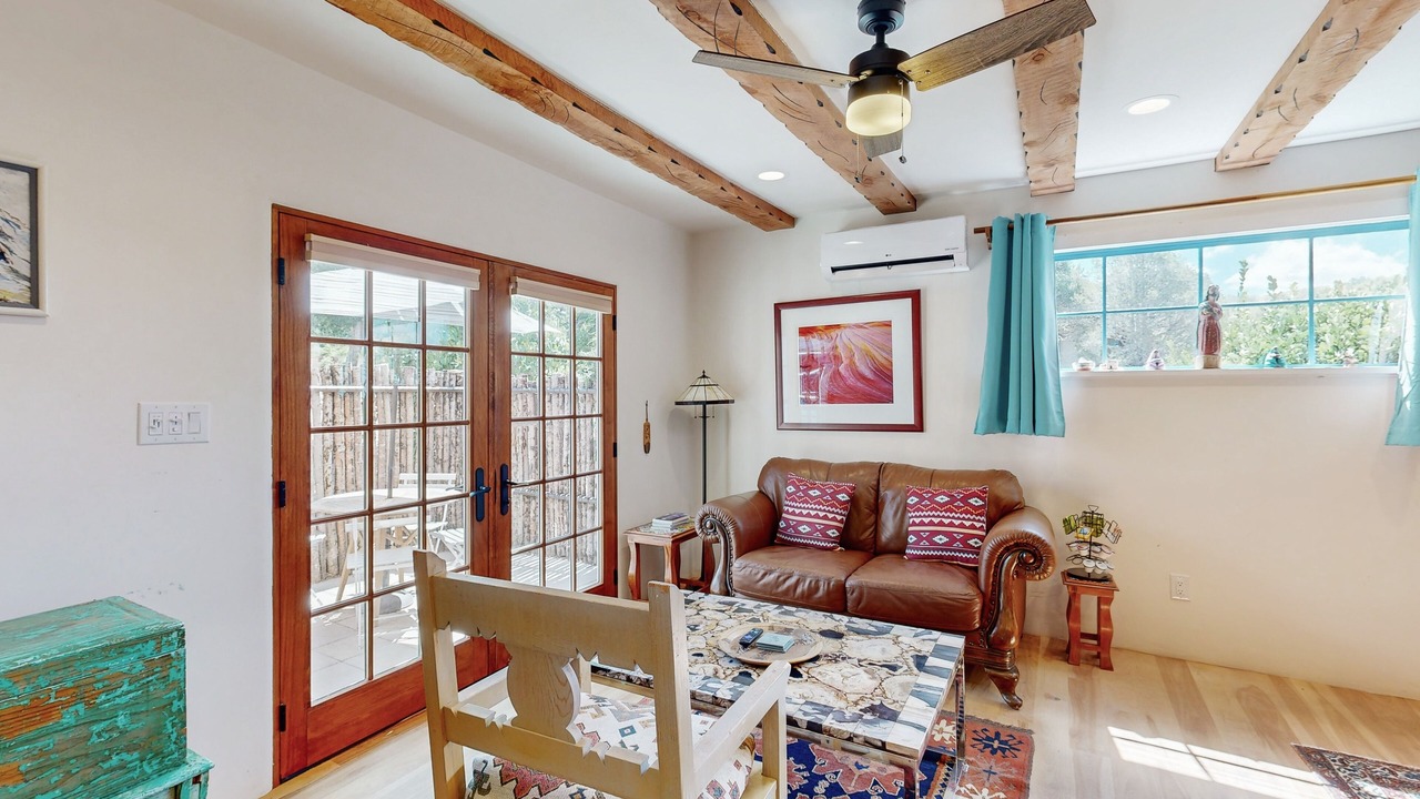 Photo of Livingroom in Historic Eastside