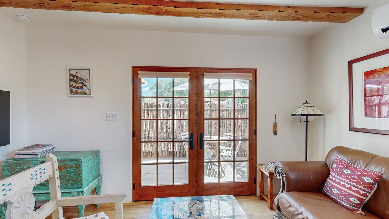 Photo of Livingroom in Historic Eastside