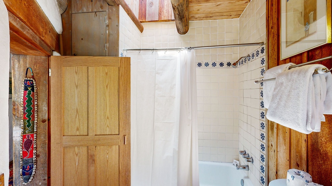 Photo of Bathroom in Canoncito
