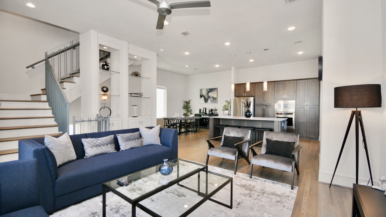 Photo of Livingroom in South Central Houston