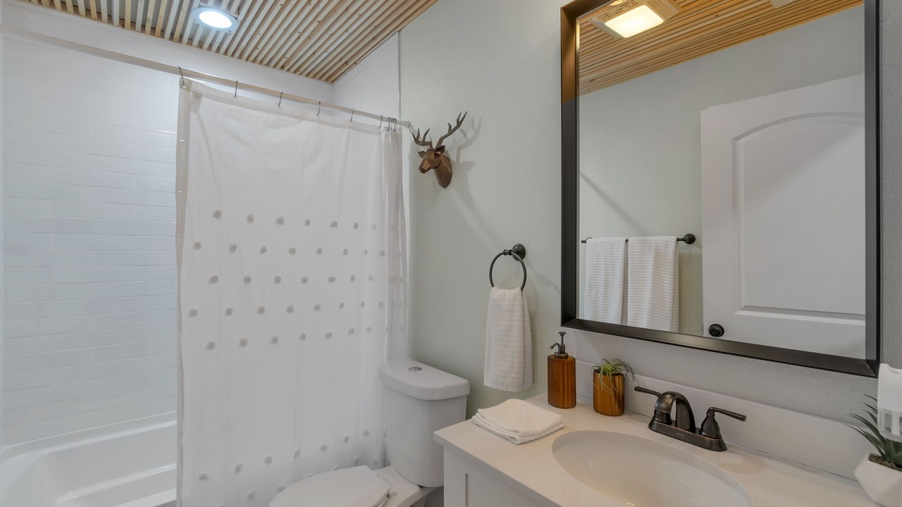 Photo of Bathroom in Carolyn Estates