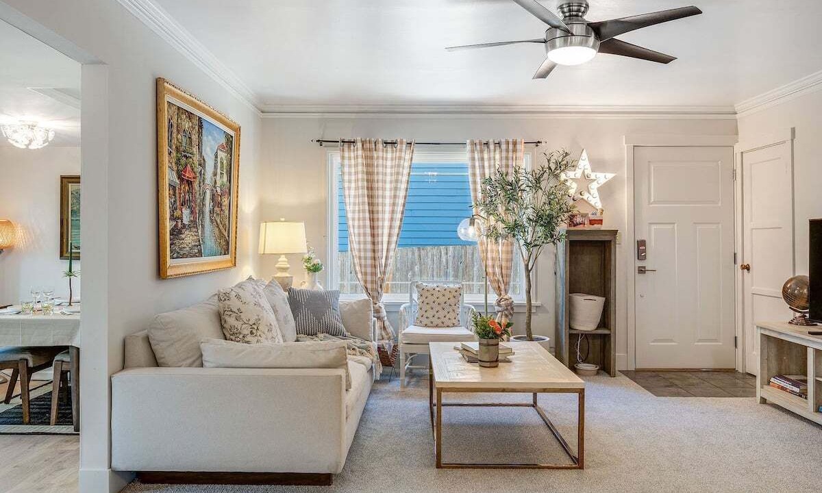 Photo of Livingroom in Lawton Park